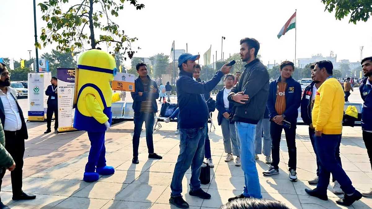 नुक्कड़ नाटक व प्रश्नोत्तरी से सड़क सुरक्षा के प्रति किया जागरुक